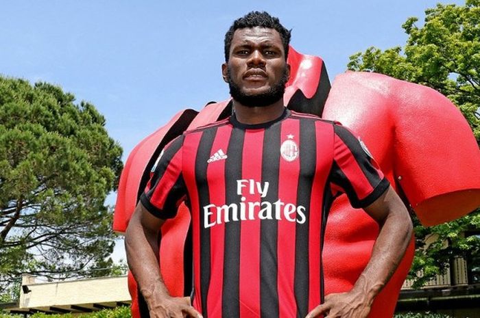 Franck Kessie, tampil bagus dalam tiga uji coba dan pertandingan kompetitif pertama AC Milan di musim 2017-18.