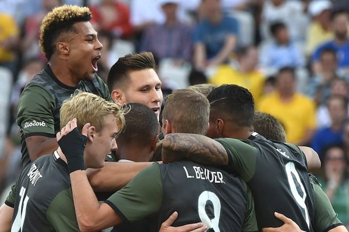Para pemain Jerman merayakan keberhasilan menjebol gawang Nigeria dalam pertandingan semifinal Olimpiade Rio 2016 di Arena Corinthians, Sao Paulo, Brasil, 17 Agustus 2016.