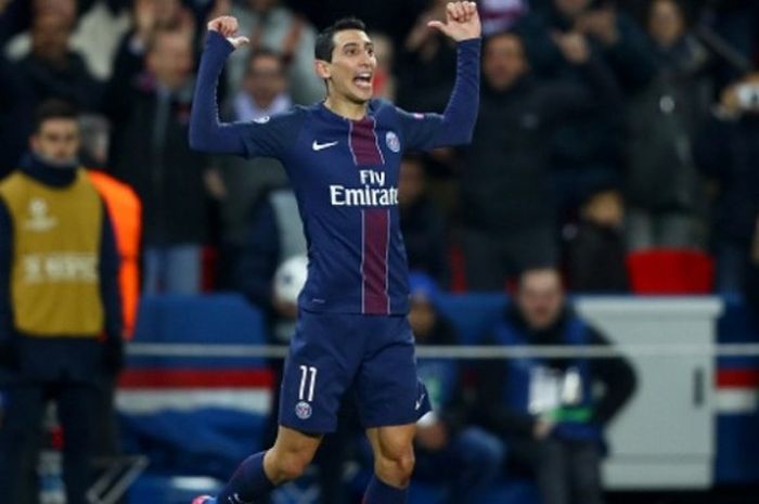 Sayap Paris Saint-Germain, Angel Di Maria, merayakan gol ketiga timnya melawan Barcelona pada leg I Babak 16 Besar Liga Champions 2016-2017 di Parc des Princes, Paris, Prancis pada 14 Februari 2017.