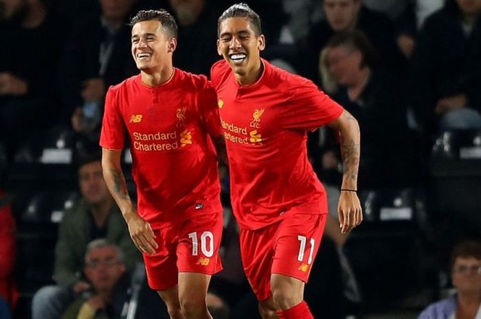 Selebrasi pemain Liverpool, Philippe Coutinho (kiri), bersama Roberto Firmino seusai menecetak gol ke gawang Derby County dalam pertandingan ronde ketiga Piala Liga Inggris 2016-2017 di Stadion iPro, Derby, Inggris, pada 20 September 2016.