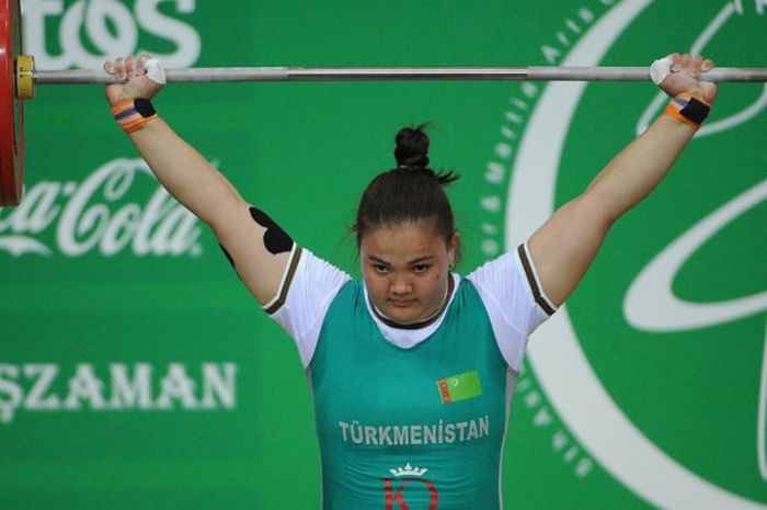 Lifter putri Turkmenistan, Aysoltan Toychiyeva.