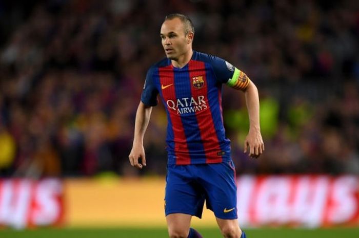 Andres Iniesta dalam laga perempat final  UEFA Champions League leg II antara Barcelona kontra Juventus di stadion Camp Nou, 19 April 2017. 