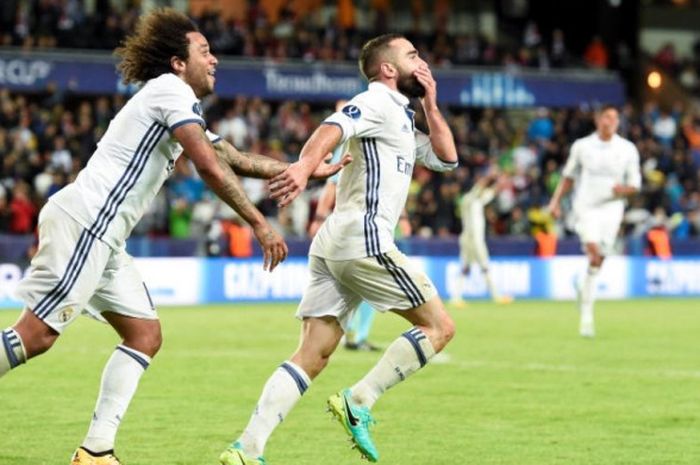 Dani Carvajal (kanan) merayakan gol bersama Marcelo untuk Real Madrid saat menghadapi Sevilla dalam partai Piala Super Eropa di Stadion Lerkendal, Trondheim, 9 Agustus 2016.