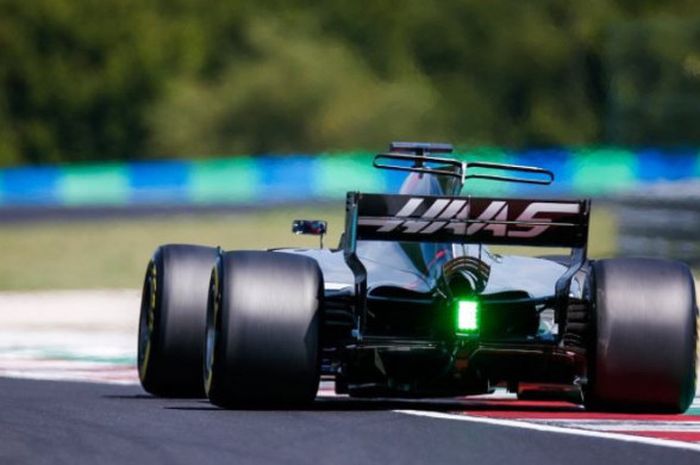 Mobil tim Haas F1 yang dikendarai Santino Ferucci pada in-season test di Sirkuit Hungaroring, Hungaria, 2 Agustus 2017