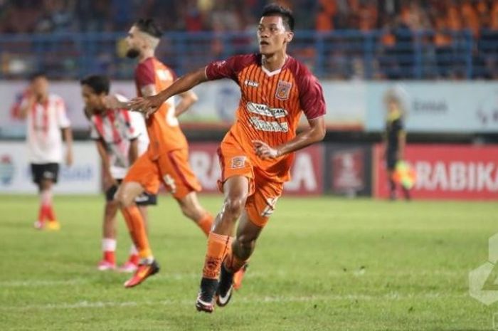 Striker Lerby Eliandry saat membela Pusamania Borneo FC ketika menjamu Persija di Stadion Segiri, Samarinda, 3 Juli 2016. 