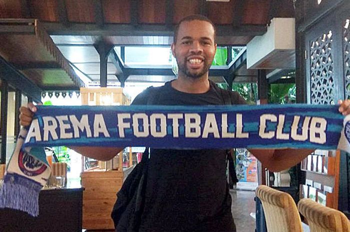 Pemain depan anyar Arema FC, Thiago Furtuoso, tiba di Malang, Sabtu (6/1/2018).