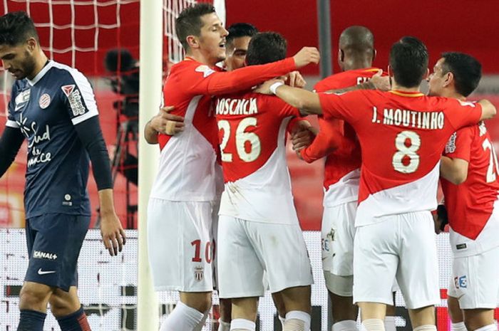 Pada pemain AS Monaco merayakan gol yang dicetak striker Radamel Falcao ke gawang Montpellier dalam laga semifinal Piala Liga Prancis 2017-2018 di Stade Louis II, Monaco, pada Rabu (31/1/2018). 