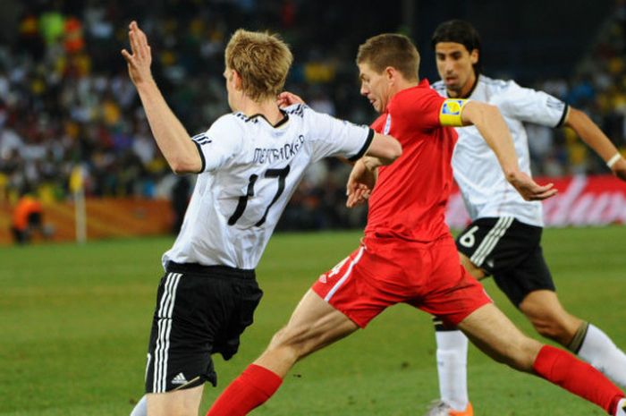 Laga Inggris versus Jerman pada babak 16 besar Piala Dunia 2010 di Free State Stadium.