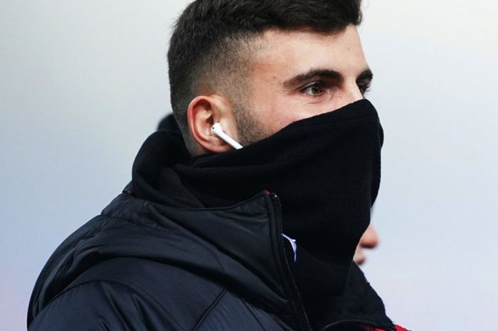 Penyerang AC Milan, Patrick Cutrone, saat pemanasan menjelang pertandingan melawan Bologna di Stadion Renato dall'Ara, Selasa (18/12/2018).