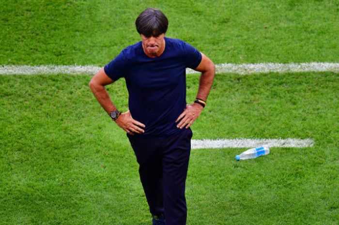 Ekspresi pelatih Jerman, Joachim Loew, pada laga penyisihan grup F melawan Korea Selatan, di Kazan Arena, Rabu (27/6/2018) 