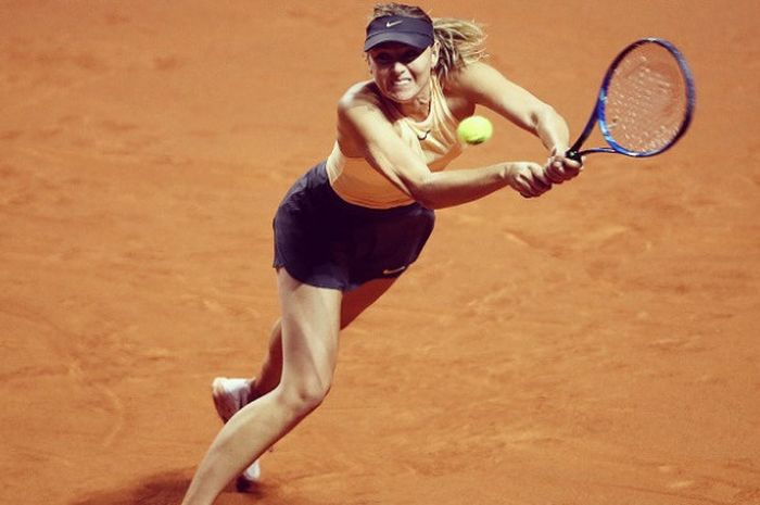 Aksi Maria Sharapova saat tampil pada babak pertama Stuttgart Open 2018, Selasa (24/4/2018).