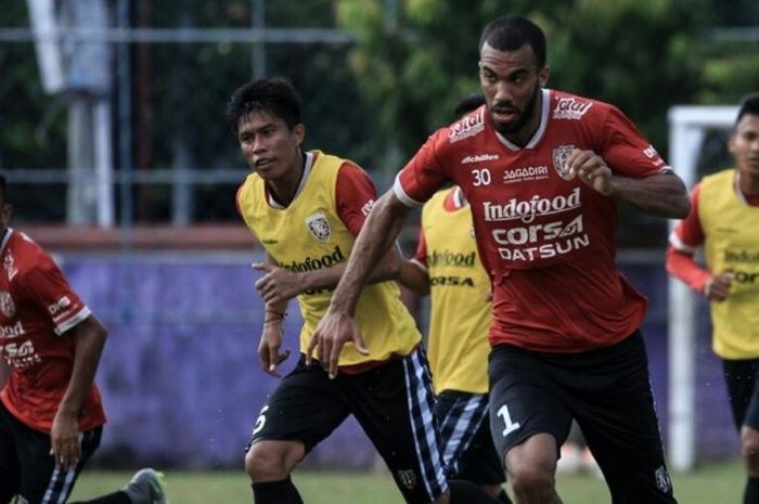 Striker anyar Bali United, Sylvano Convalius akan dicoba dalam laga ujicoba melawan tuan rumah PSS Sleman di Stadion Maguwoharjo,Sleman,   Minggu (19/3/2017).