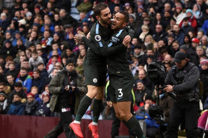 Bek Manchester City, Danilo (kanan), melakukan selebrasi setelah mencetak gol ke gawang Burnley di pertandingan lanjutan Liga Inggris di Stadion Turf Moor, Sabtu (3/2/3018) malam WIB.
