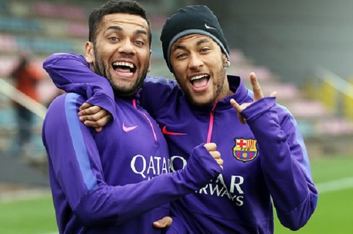 Neymar (kiri) dan Dani Alves (kanan)