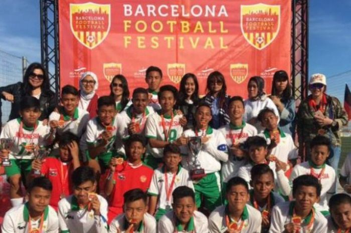 SBAI Garuda Jaya seusai menjuarai Barcelona Football Festival 2017