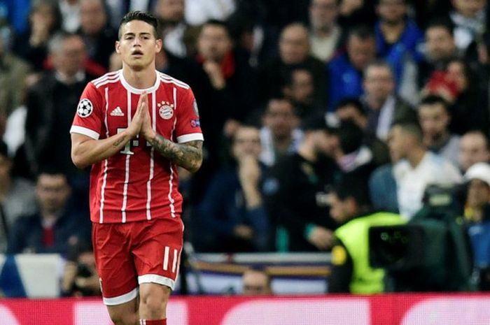  Ekspresi gelandang Bayern Muenchen, James Rodriguez, seusai mencetak gol ke gawang Real Madrid dalam laga leg kedua semifinal Liga Champions di  Stadion Santiago Bernabeu, Madrid, Spanyol pada 1 Mei 2018. 