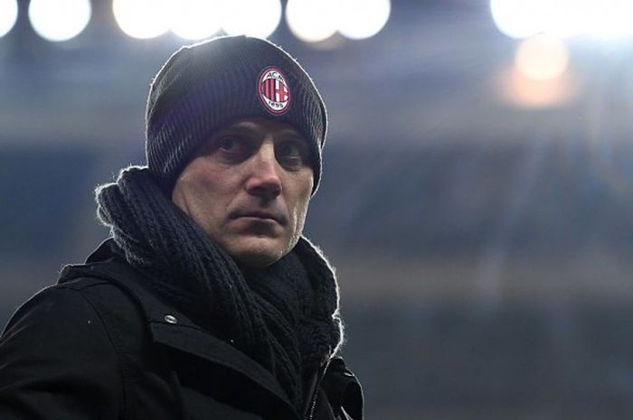 Pelatih AC Milan, Vicenozi Montella, dalam laga kontra Torino di Stadio Olimpico Grande Torino, Senin (16/1/2017)