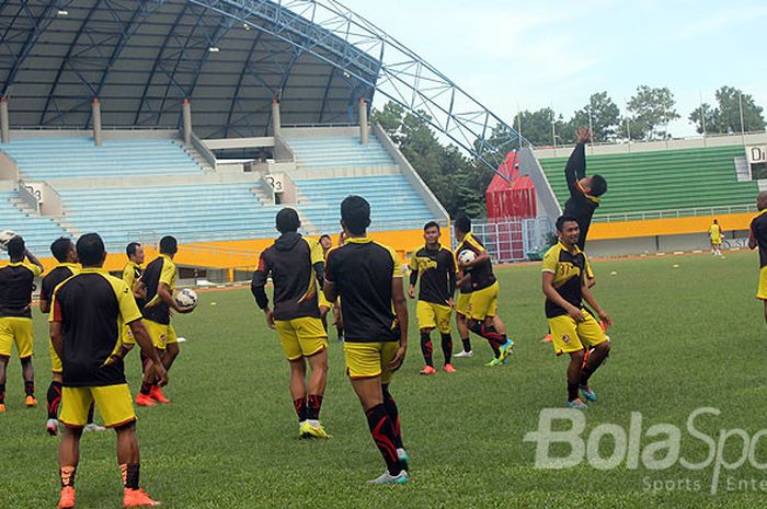 Pemain Sriwijaya FC berlatih bersama di Stadion Gelora Sriwijaya Jakabaring jelang menghadapi Persela Lamongan, dalam laga lanjutan Liga di Stadion Bumi Sriwijaya FC, pada Selasa (26/9/2019).