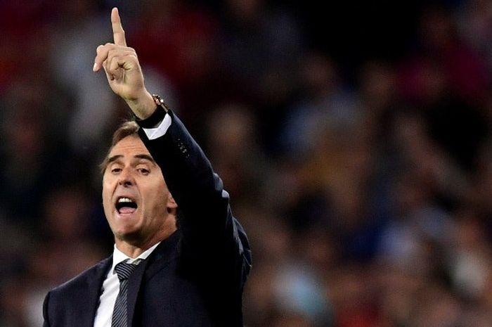 Ekspresi pelatih Real Madrid, Julen Lopetegui, dalam laga Grup G Liga Champions melawan Viktoria Plzen di Stadion Santiago Bernabeu, Madrid, Spanyol pada 23 Oktober 2018.