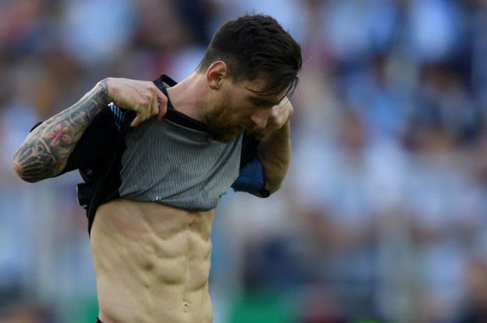  Ekspresi megabintang Argentina, Lionel Messi, seusai laga Grup D Piala Dunia 2018 kontra Islandia di Spartak Stadium, Moskow, Rusia pada 16 Juni 2018. 