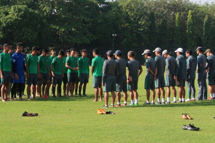  Suasana pemusatan latihan Timnas U-19 Indonesia di Stadion Universitas Negeri Yogyakarta (UNY), Rabu (20/6/2018) 