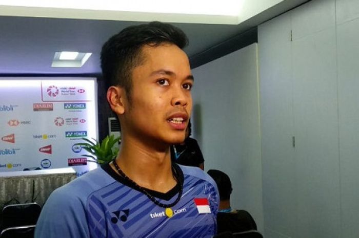 Pebulu tangkis tunggal putra Indonesia, Anthony Sinisuka Ginting, menjawab pertanyaan media setelah menjalani babak pertama Blibli Indonesia Open 2018 di Istora Senayan, Jakarta, Rabu (4/7/2018).