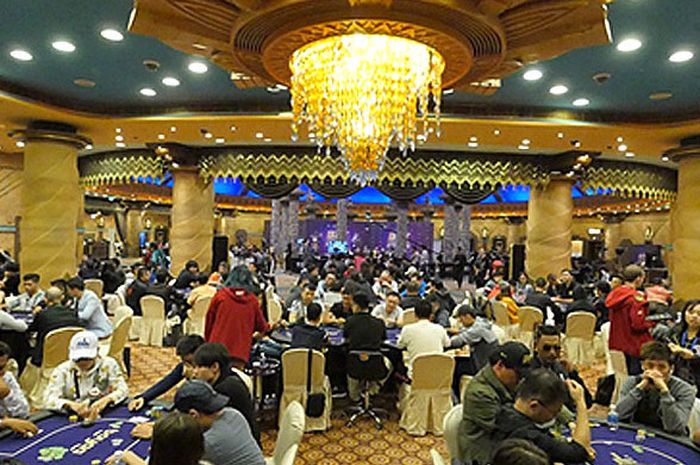 Moment Day1-B dengan kehadiran para jagoan poker yang meriahkan suasana di tempat.