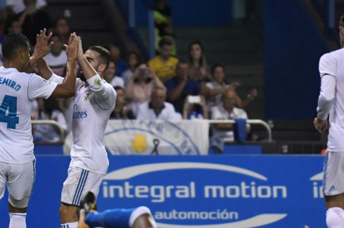 Gelandang Real Madrid, Casemiro, merayakan gol yang dia cetak ke gawang Deportivo La Coruna dalam laga Liga Spanyol di Stadion Municipal de Riazor, La Coruna, pada 20 Agustus 2017.