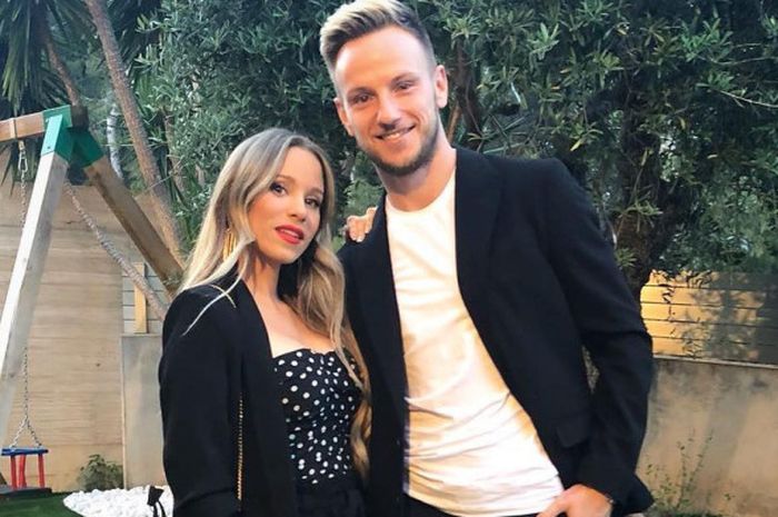 Ivan Rakitic (kanan) dan Raquel Mauri