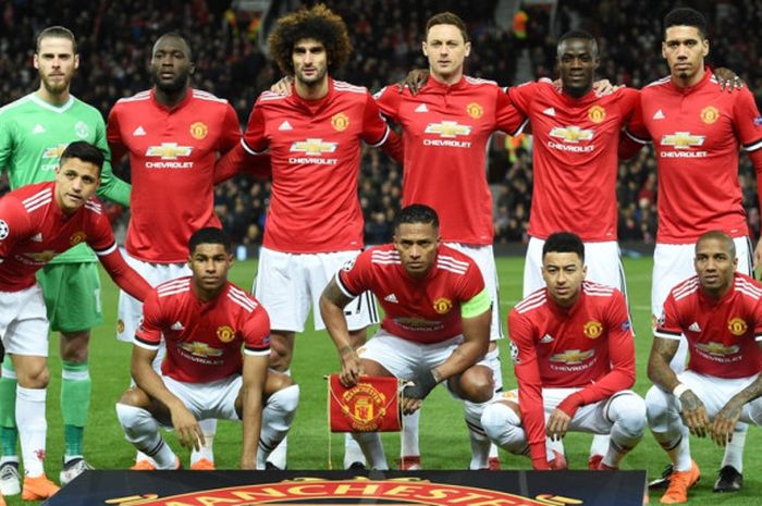   Skuat Manchester United berpose sebelum dimulainya laga leg kedua babak 16 besar Liga Champions kontra Sevilla di Stadion Old Trafford, Manchester, Inggris, pada 13 Maret 2018.  