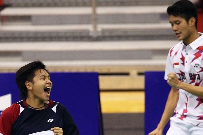 Pasangan ganda campuran Indonesia, Fachryza Abimanyu/Apriani Rahayu, beraksi pada babak perempat final Kejuaraan Dunia Junior di Lima, Peru, Jumat (13/11/2015).