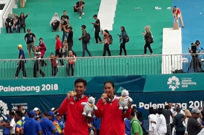 Petenis Christopher Rungkat/Aldila Sutjiadi ketika meraih medali emas ganda campuran Asian Games 2018 pada Sabtu (25/8/2018) di Tennis Court Jakabaring, Palembang, Sumatra Selatan.