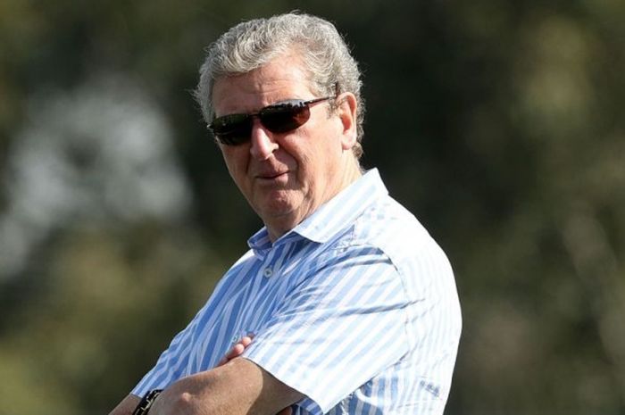 Roy Hodgson menyaksikan sesi latihan klub Liga Australia, Melbourne City, di City Football Academy, Melbourne, 19 April 2017.