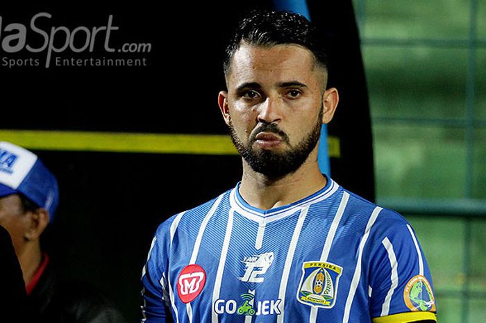 Ekspresi penyerang Persiba Balikpapan, Marlon da Silva, saat tampil melawan Arema FC dalam laga pekan ketiga Liga 1 di Stadion Gajayana Malang, Jawa Timur, (01/05/2017).