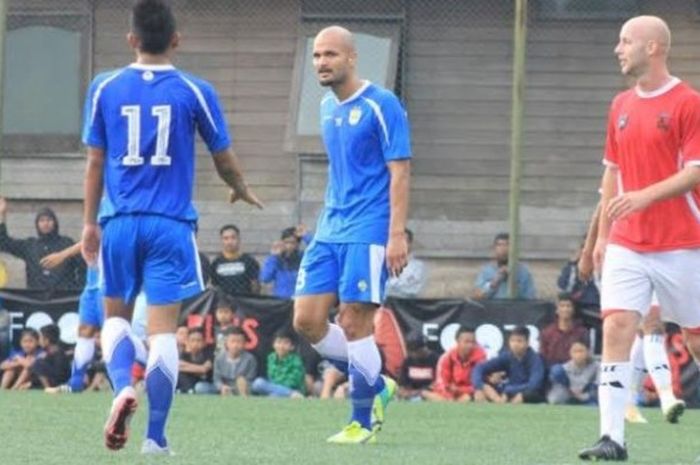 Striker baru Persib, Sergio van Dijk tampil bagus dan mencetak gol saat skuat Maung Bandung menang uji coba atas tim Football Plus, Rabu (25/5/2016). 