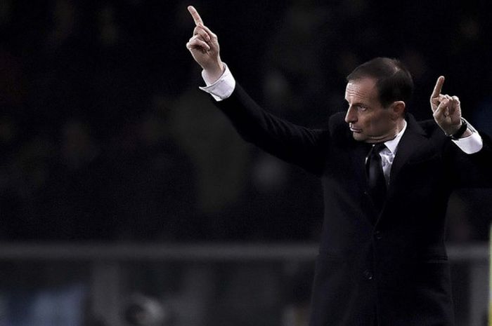 Ekspresi pelatih Juventus, Massimiliano Allegri, dalam laga Liga Italia melawan Torino di Stadion Olimpico Grande Torino, Turin pada 15 Desember 2018.