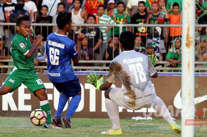 Lanjutan Liga 2 Persekap Kota Pasuruan melawan Persigo Semeru FC yang berakhir dengan skor 0-1 di Stadion Untung Suropati Pasuruan, Jawa Timur (22/05/2017) Senin sore. 