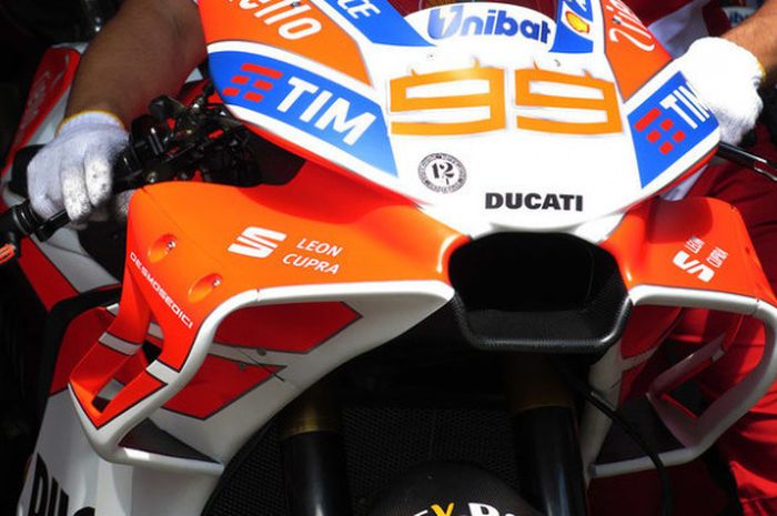 Tampilan fairing aerodinamis baru Ducati pada motor Jorge Lorenzo saat dikenalkan pada MotoGP Republik Ceska lalu.