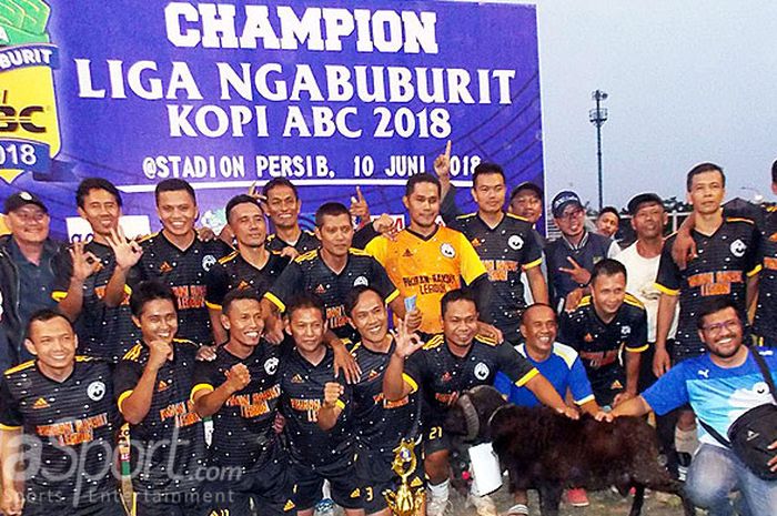 Tim Mantan Pikiran Rakyat menjuarai Liga Ngabuburit 2018 yang digelar di Stadion Persib, Minggu (10/6/2018).