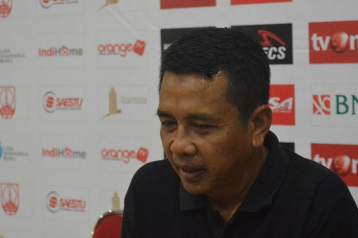Pelatih Persis Solo saat jumpa pers seusai pertandingan melawan Persita Tangerang di Stadion Wilis, Madiun, Senin (30/7/2018).