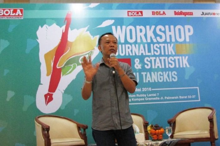 Pepih Nugraha, Manajer Kompasiana, berbagi ilmu pengetahuan dan pengalaman di Workshop Jurnalistik dan Statistik Bulu Tangkis di Jakarta, Sabtu (14/5/2016).