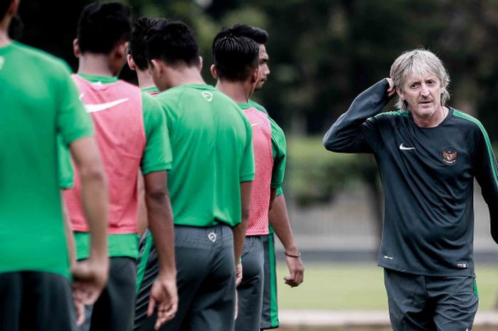 Pelatih Fisik Timnas Indonesia, Miguel Gandia saat menjalani pemusatan latihan timnas U-23 Indonesia di lapangan ABC Senayan, Jakarta.