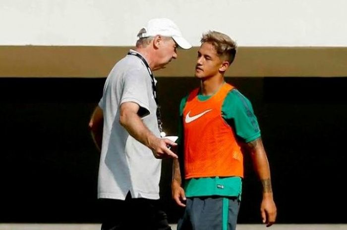 Pelatih timnas Indonesia, Alfred Riedl dan penyerang Irfan Haarys Bachdim di Stadion Pakansari, Cibinong, Kabupaten Bogor, Selasa (9/8/2016) pagi. 