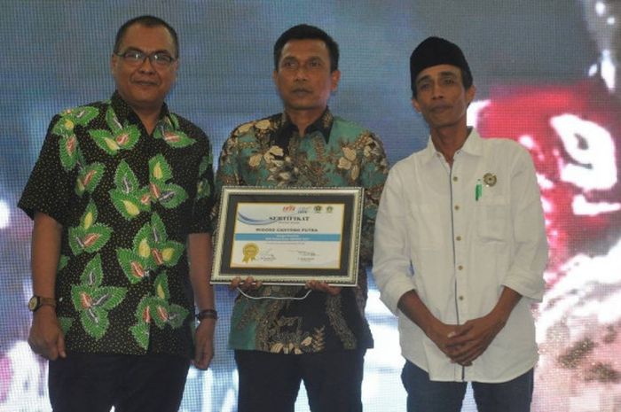 Pelatih Bali United Widodo Cahyono Putro saat menghadiri acara Giri Pancasuar Award yang diadakan di Gresik