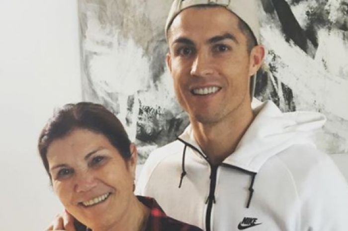 Cristiano Ronaldo bersama sang Ibu, Maria Dolores dos Santos 