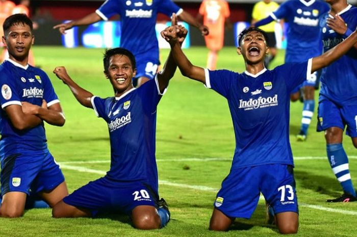 Sejumlah pemain Persib Bandung U-19 selebrasi setelah berhasil menjuarai Liga 1 U-19 2018.