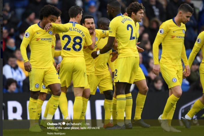 Pemain Chelsea merayakan gol yang dicetak Pedro Rodriguez, dalam laga pekan ke-17 Liga Inggris melawan Brighton & Hove Albion, Minggu (16/12/2018) di Stadion The American Express Community, Falmer.