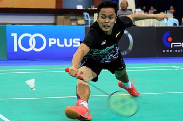 Tunggal putra, Anthony Sinisuka Ginting, berusaha mengantisipasi shuttlecock yang dilepaskan Qiao Bin (China) pada babak final Kejuaraan Beregu Asia 2018 di di Stadium Sultan Abdul Halim, Kedah, Malaysia, Minggu (11/2/2018).