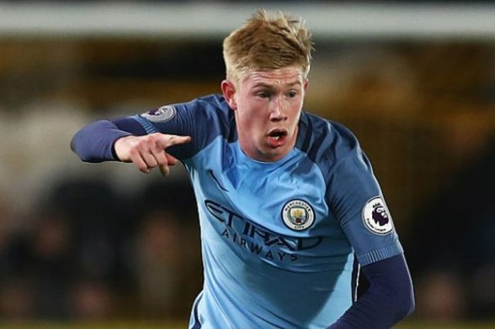 Aksi gelandang Manchester City, Kevin De Bruyne, dalam laga kontra Hull City di KCOM Stadium pada Senin (26/12/2016)