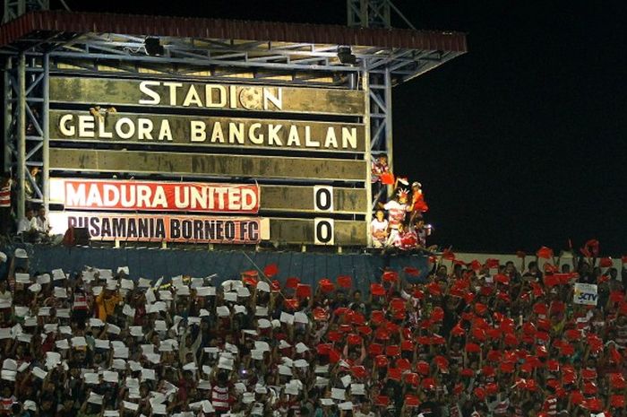 Suasana di tribun penonton Gelora Bangkalan ketika Madura United menjamu Pusamania Borneo FC.